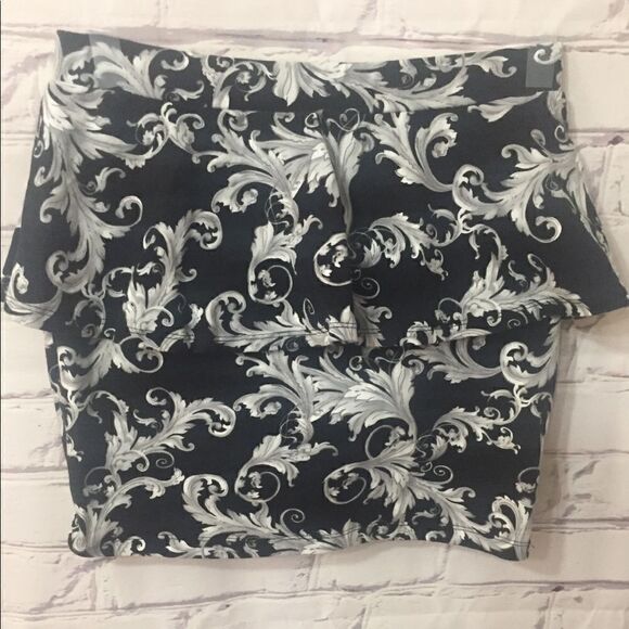 Forever 21 medium peplum skirt - Picture 1 of 3